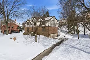 8186 Streamside Dr, Pittsburgh, PA 15237 - Photo 2