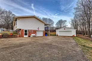 392 Longs Rd, Unity Township, PA 15650 - Photo 2