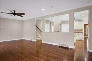 402 Georgetowne Ct, Pine Township, PA 15090 - Photo 8