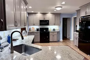 132 Penhurst Dr, Wilkins Township, PA 15235 - Photo 10