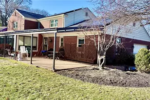 132 Penhurst Dr, Wilkins Township, PA 15235 - Photo 4