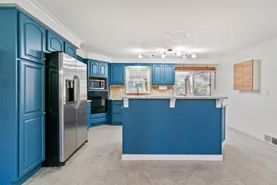 688 Carnival Dr, Pittsburgh, PA 15239 - Photo 10