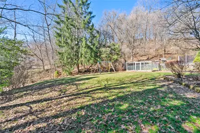 688 Carnival Dr, Pittsburgh, PA 15239 - Photo 24