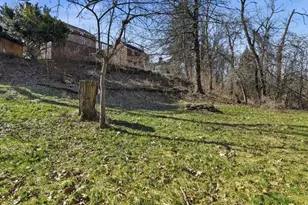 1002 S Greenlawn Dr, Pittsburgh, PA 15216 - Photo 40