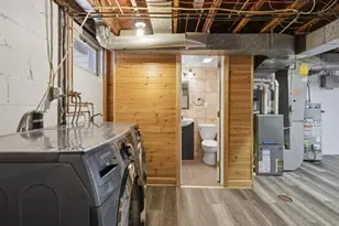 1002 S Greenlawn Dr, Pittsburgh, PA 15216 - Photo 30