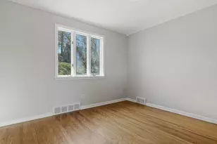 1002 S Greenlawn Dr, Pittsburgh, PA 15216 - Photo 18