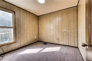 719 Crescent Ave, Ellwood City, PA 16117 - Photo 22