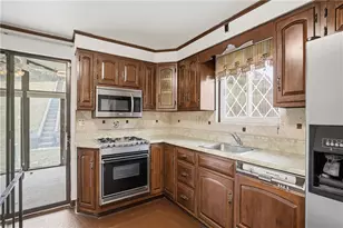 4782 Barone Dr, Pittsburgh, PA 15227 - Photo 10