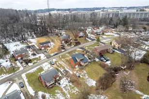 26 Seneca Rd, Bethel Park, PA 15241 - Photo 36