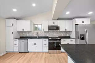 26 Seneca Rd, Bethel Park, PA 15241 - Photo 2