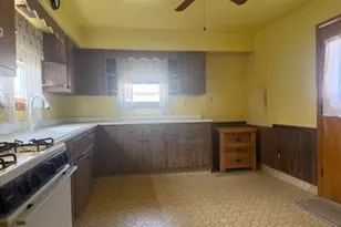 211 S Allen Ave, Donora, PA 15033 - Photo 2