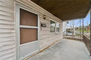 504 Fair Oaks St, Stowe Township, PA 15136 - Photo 2