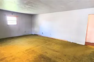 404 Ridgelawn Ave, Neshannock Township, PA 16105 - Photo 4