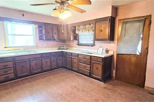 404 Ridgelawn Ave, Neshannock Township, PA 16105 - Photo 6