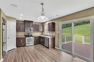 1113 Towervue Dr, Pittsburgh, PA 15227 - Photo 2