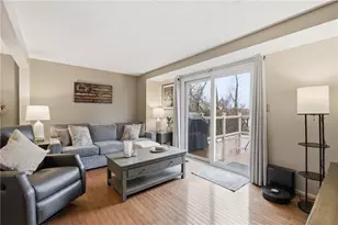 158 Rossmor Ct, Ross Twp, PA 15229 - Photo 2