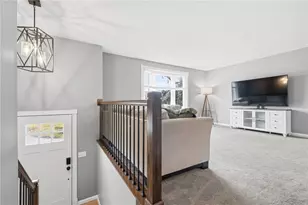 557 Thompson Run Rd, Ross Twp, PA 15237 - Photo 4