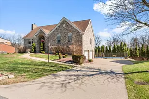 6618 Willem Dr, Jefferson Hills, PA 15332 - Photo 4