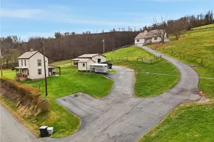 327 Sugar Run Rd, Franklin Township, PA 15370 - Photo 4