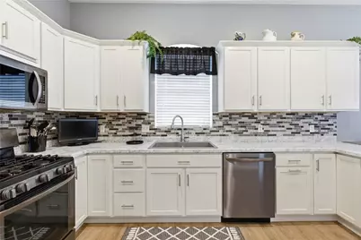 909 Valentina Ln, Lower Burrell, PA 15068 - Photo 8
