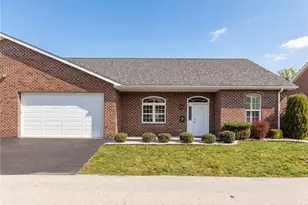 909 Valentina Ln, Lower Burrell, PA 15068 - Photo 2