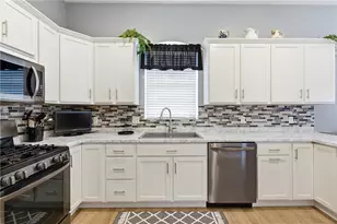 909 Valentina Ln, Lower Burrell, PA 15068 - Photo 8