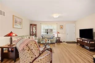 104 Cattail Ln, Mount Pleasant Township, PA 15666 - Photo 6