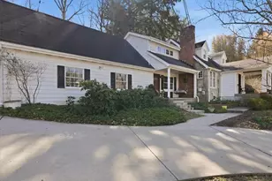 5971 Cherryview Ln, Bethel Park, PA 15102 - Photo 2