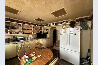 172 Franklin Ave, Vandergrift, PA 15690 - Photo 6