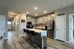 204 Hanover Ln, Meadowlands, PA 15301 - Photo 4