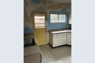 2010 Noble St, Pittsburgh, PA 15215 - Photo 6