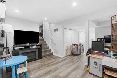 836 Lindenwood Dr, Pittsburgh, PA 15234 - Photo 24
