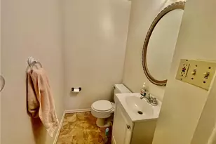 604 Countryside Dr, Robinson Twp, PA 15136 - Photo 8