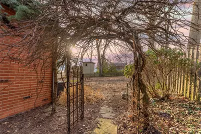 126 Altadena Dr, Pittsburgh, PA 15228 - Photo 32