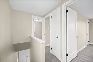 1581 Greencrest Dr, Pittsburgh, PA 15226 - Photo 14