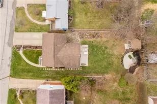 658 Elaine Dr, Pittsburgh, PA 15236 - Photo 4