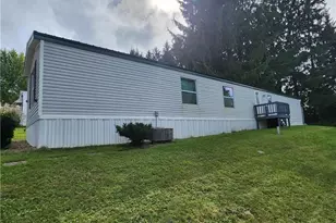 209 Baxter Ln, Center Township, PA 16001 - Photo 4