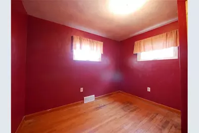 2046 Pioneer Ave, Pittsburgh, PA 15226 - Photo 12