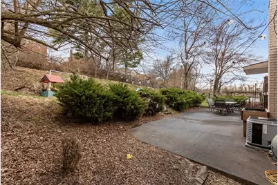 1649 Pembroke Dr, Scott Township, PA 15243 - Photo 4