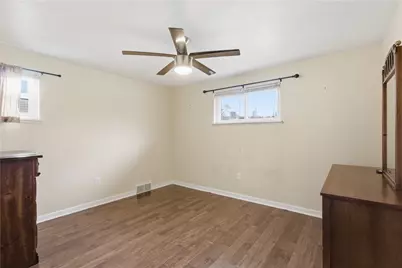 1649 Pembroke Dr, Scott Township, PA 15243 - Photo 22