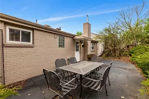 1649 Pembroke Dr, Scott Township, PA 15243 - Photo 6