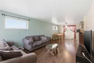 1649 Pembroke Dr, Scott Township, PA 15243 - Photo 8