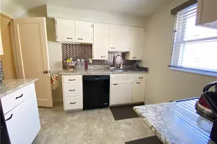 542 Maytide St, Pittsburgh, PA 15227 - Photo 14