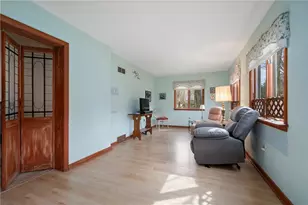 246 Byron Rd, Ross Twp, PA 15237 - Photo 4