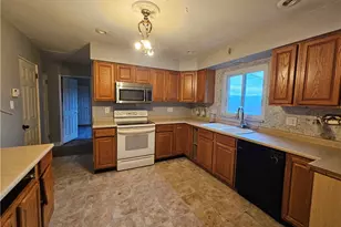 227 Thornwood Dr, Canonsburg, PA 15317 - Photo 4