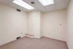 235 Longfellow St, Vandergrift, PA 15690 - Photo 4