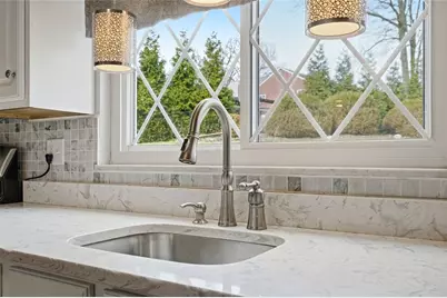 649 Rolling Green Dr, Bethel Park, PA 15102 - Photo 14