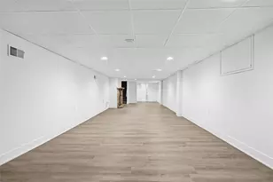 649 Rolling Green Dr, Bethel Park, PA 15102 - Photo 38