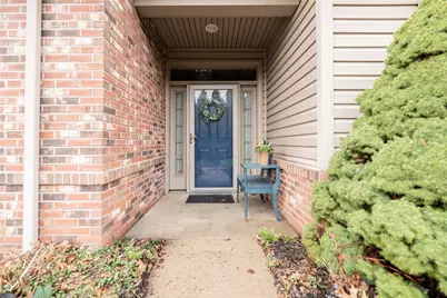 302 Mackenzie Ln, Ross Twp, PA 15229 - Photo 2