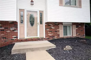 2883 Amy Dr, South Park, PA 15129 - Photo 4